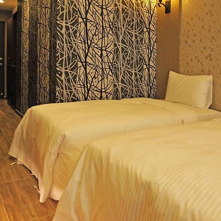 Maple Hotel Second Branch Đài Nam Ngoại thất bức ảnh