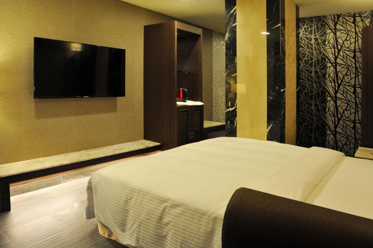 Maple Hotel Second Branch Đài Nam Ngoại thất bức ảnh